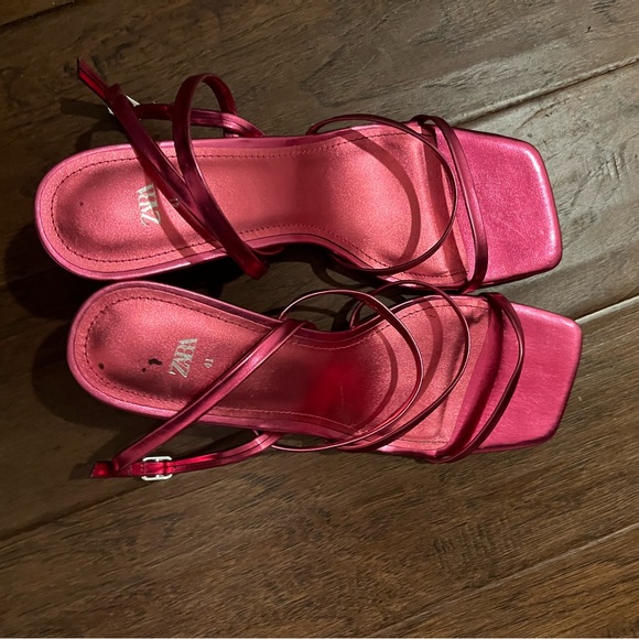 ZARA ~ ROUND HEELED SANDALS - Picture 5 of 10